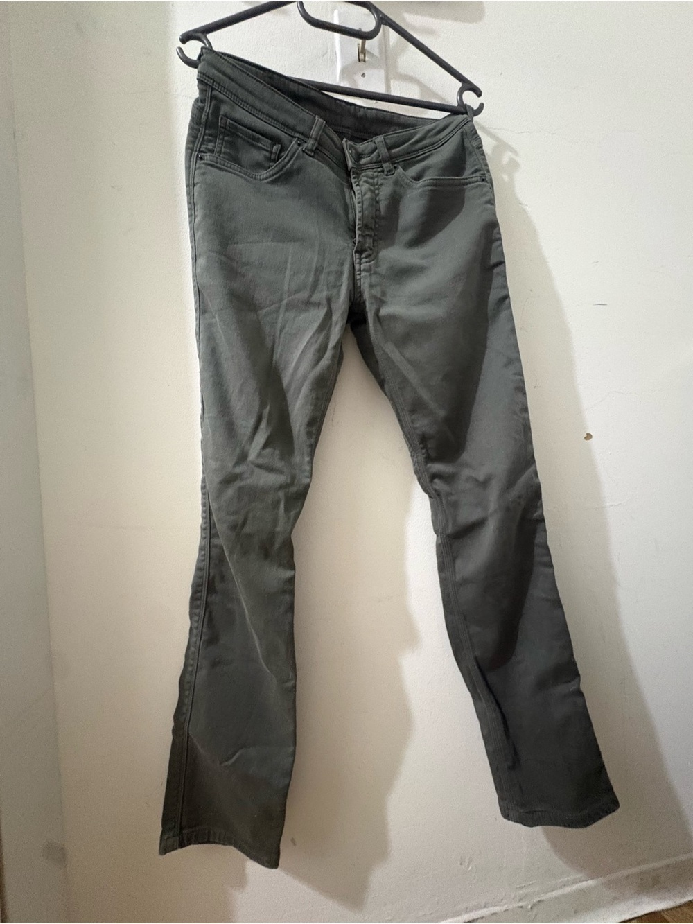 DUER Women's Straight Leg Jeans in grey